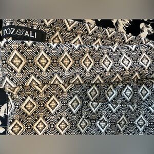 BNWT ROZ & ALI CROPPED PRINT PANTS COMFY AND CUTE